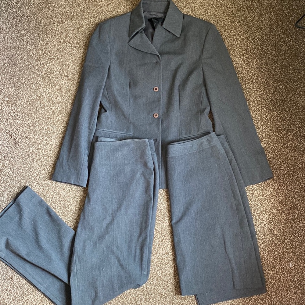 The Limited Stretch 3-Piece Women’s Suit - Dark Grey